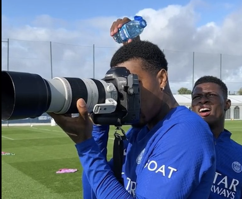 As brincadeiras dos jogadores do PSG no inicio da época 2024/2025 (vídeo)